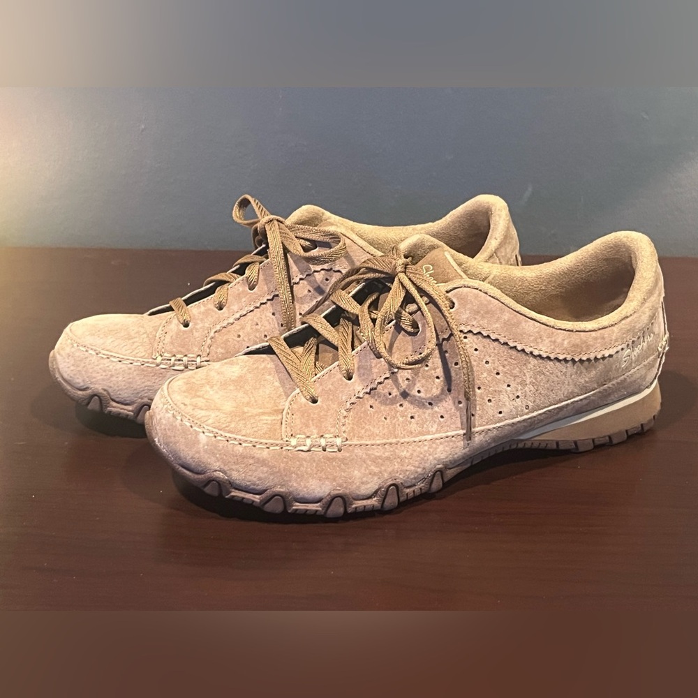 Skechers Womens Casual Comfort tan Desert Suede Lace Up Shoes